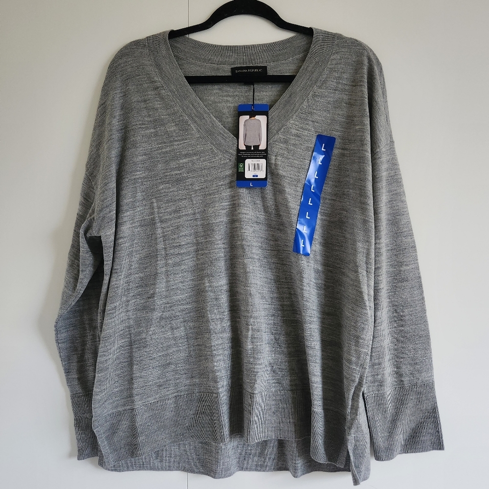 Banana Republic 100% Merino Wool V-Neck Sweater Gray NWT Size L